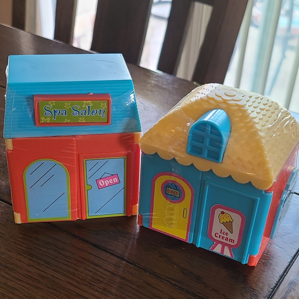 Miniso tiny spa and ice cream shop with little dog and bunny.